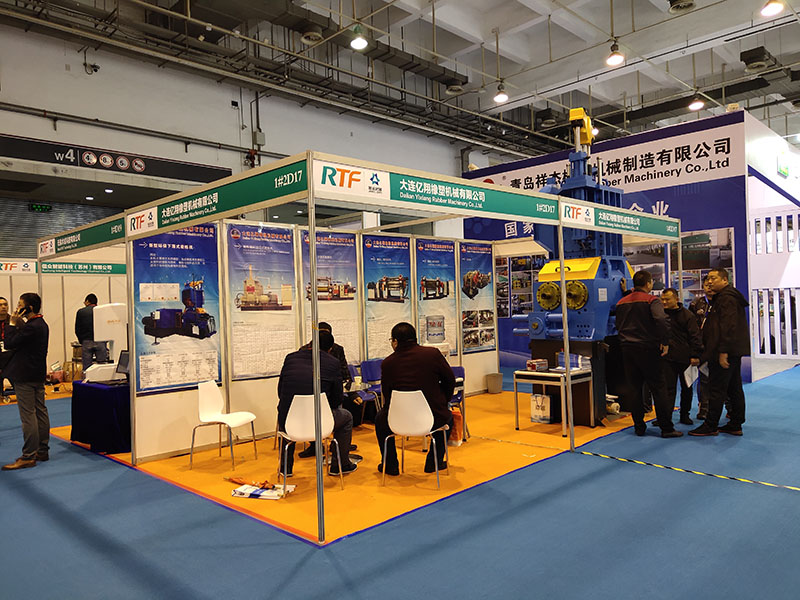 大連億翔橡塑機械有限公司參加16屆青島展覽會